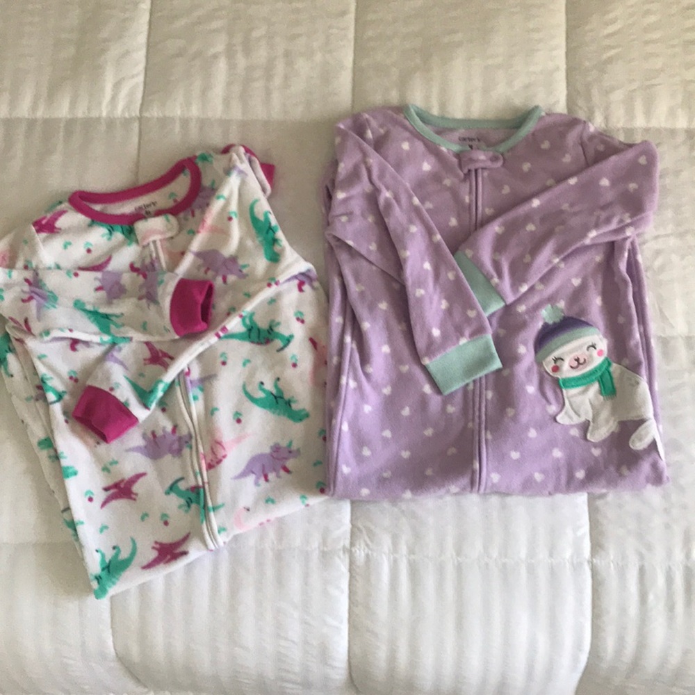 4T Carter’s Onesie Pajamas (set of 2)